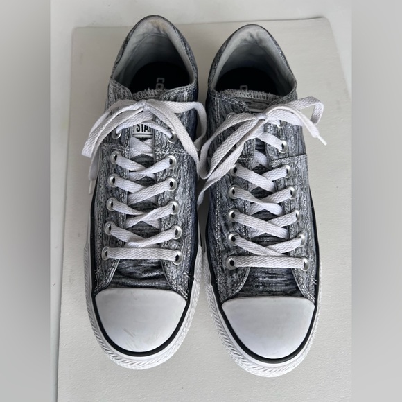 Women’s Converse All Start low top Chuck Taylor. Silver melange color. Size 11 - Picture 2 of 9